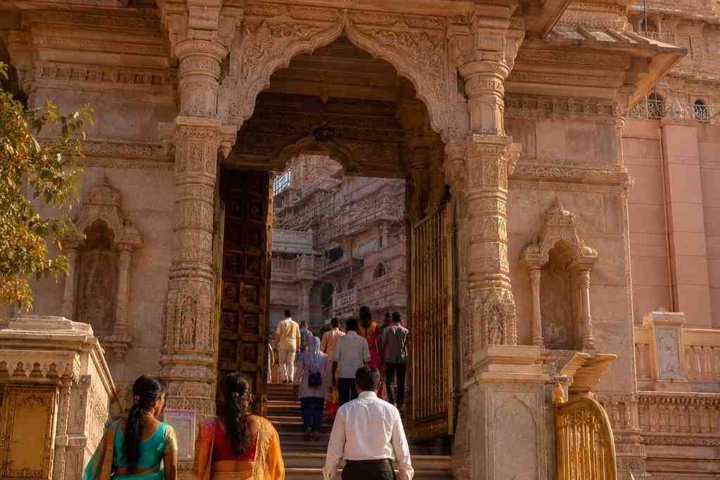 6 Days Mathura Vrindavan Ayodhya Varanasi Tour Package